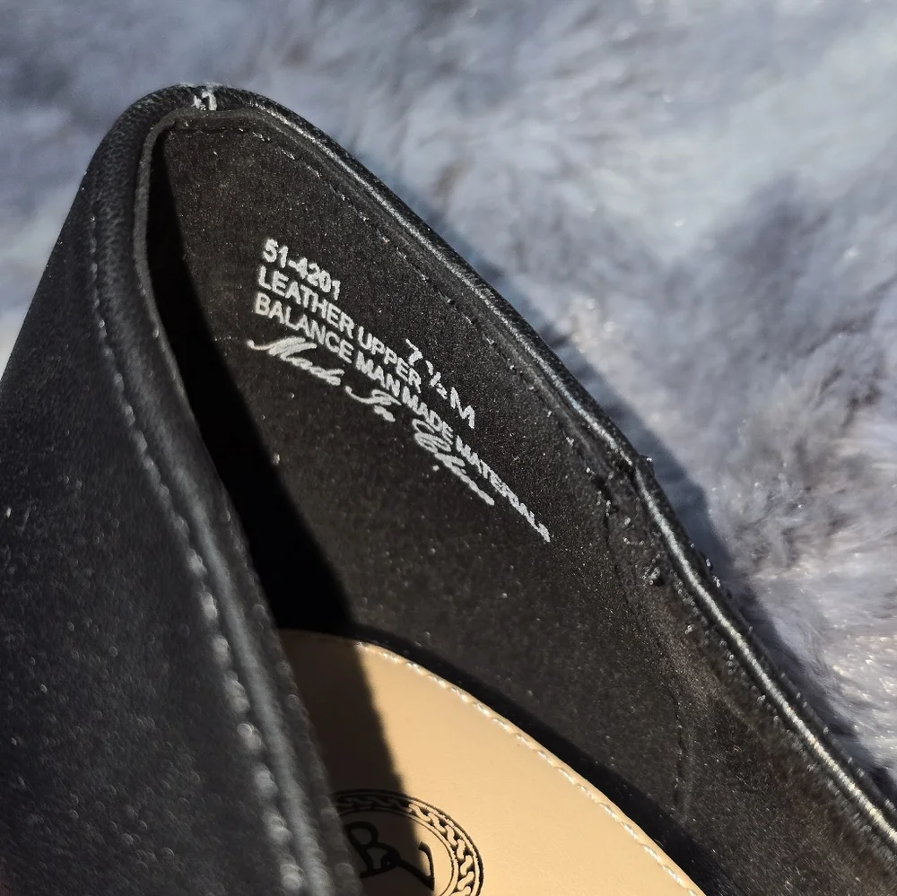 NWB‎ Bella Vita Jillian Block Heel Square Toe Pumps Black Leather Size 7.5